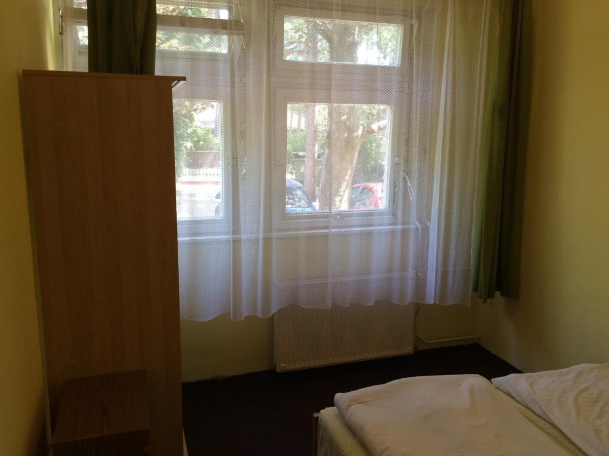 Fenyves Panzio Bed and Breakfast Siófok Kamer foto
