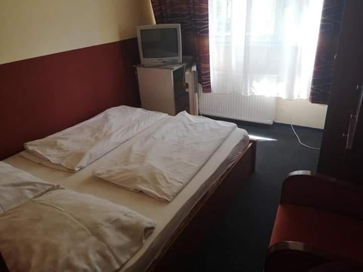 Fenyves Panzio Bed and Breakfast Siófok Buitenkant foto